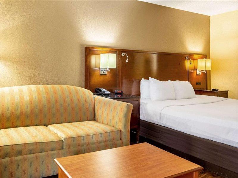 Econo Lodge Naval Station Norfolk Exteriör bild